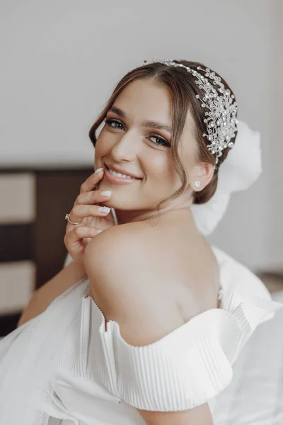 Beautiful Bride Fashionable Wedding Hairstyle Wedding Nude Makeup Close Portrait — Stock Photo, Image