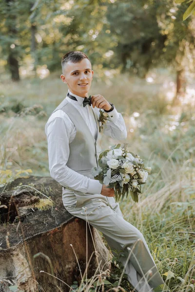 Noivo Elegante Está Preparando Para Cerimônia Casamento Homem Luxuoso Colete — Fotografia de Stock