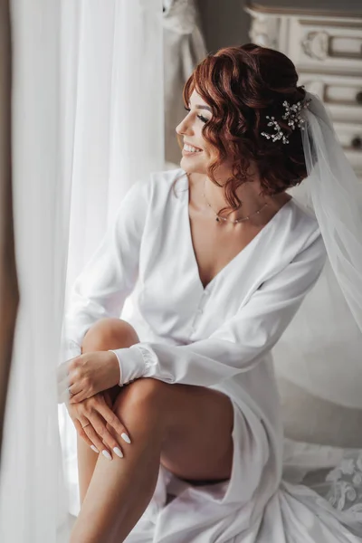 Модный Снимок Красивая Женщина Халате Мода Гламурная Концепция Утро Невесты — стоковое фото