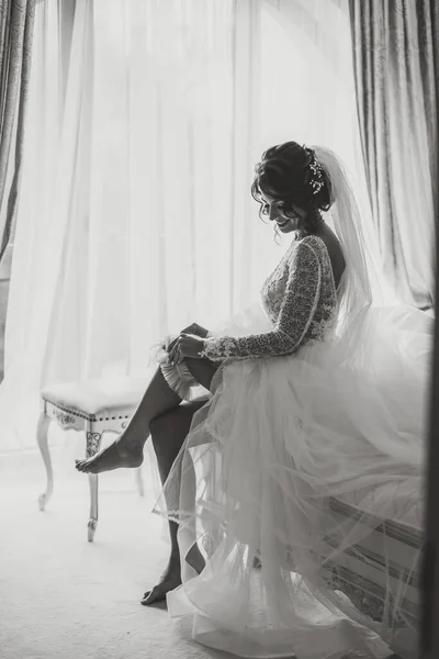 Braut Einem Schönen Kleid Model Posiert Porträtfoto Braut Trägt Strumpfband — Stockfoto