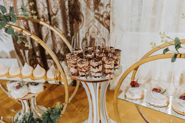 Een Heerlijke Bruiloft Snoepreep Voor Een Banket Feestconcept Modieuze Desserts — Stockfoto