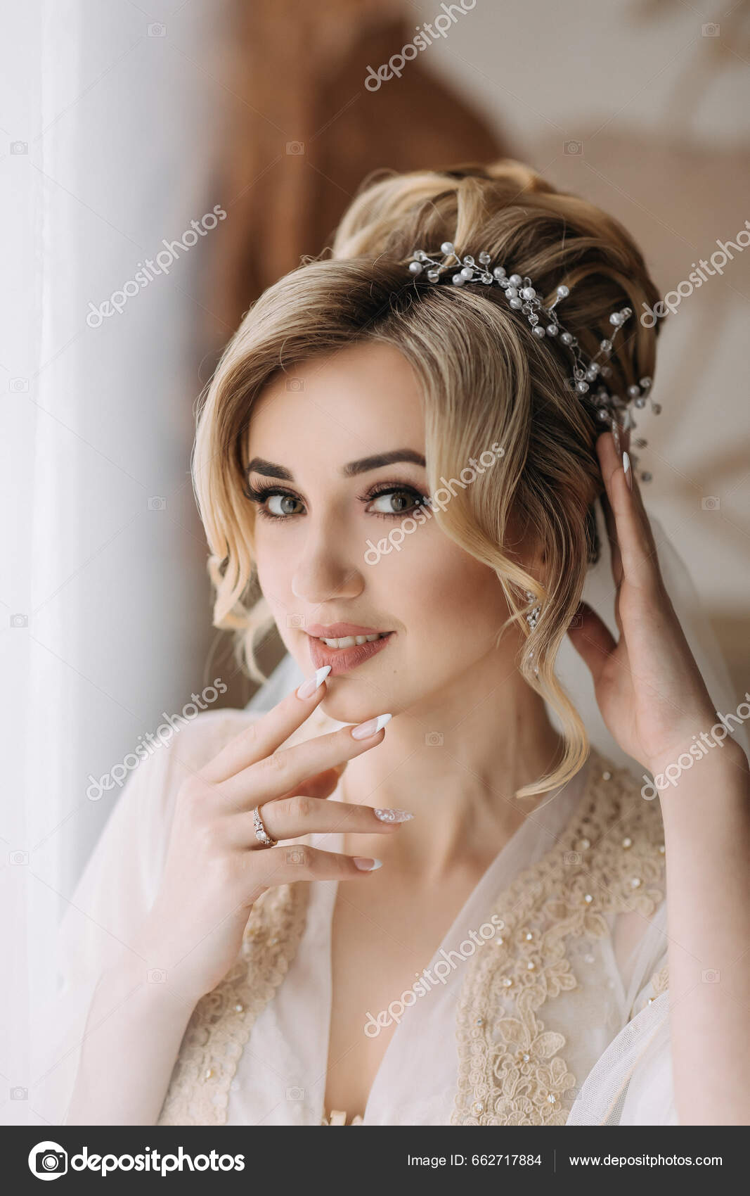 Young Woman Wearing A Tiara Stock Photo - Download Image Now - African  Ethnicity, Prom, African-American Ethnicity - iStock