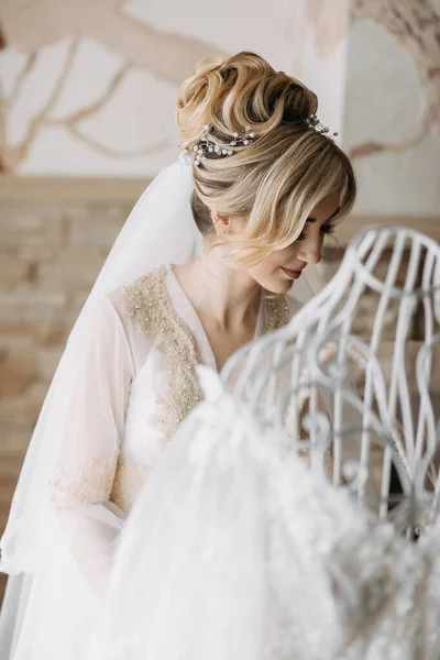 Blonde Bride Robe Posing Camera Looking Her Wedding Dress Elegant — Stock Photo, Image