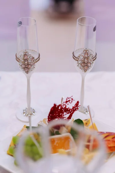 Hochzeitsgläser Für Champagner Vorbereitungen Für Die Hochzeitszeremonie Schönes Licht Dekorative — Stockfoto