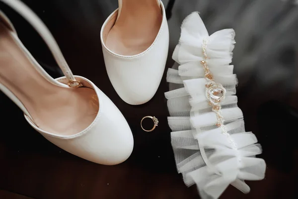 Witte Elegante Schoenen Een Paar Klassieke Witte Schoenen Een Witte — Stockfoto
