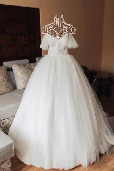 Вишукана Весільна Сукня Манекені Кімнаті Нареченої Якісна Фотографія Весільні Деталі — стокове фото