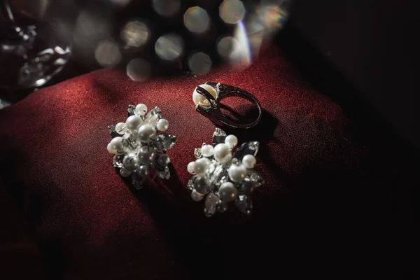 Anillo Compromiso Nupcial Plata Con Perlas Pendientes Plata Con Perlas — Foto de Stock