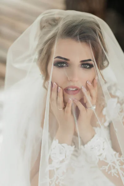 Curly Blonde Bride White Dress Covered Veil Poses Camera Bouquet — Stock Photo, Image