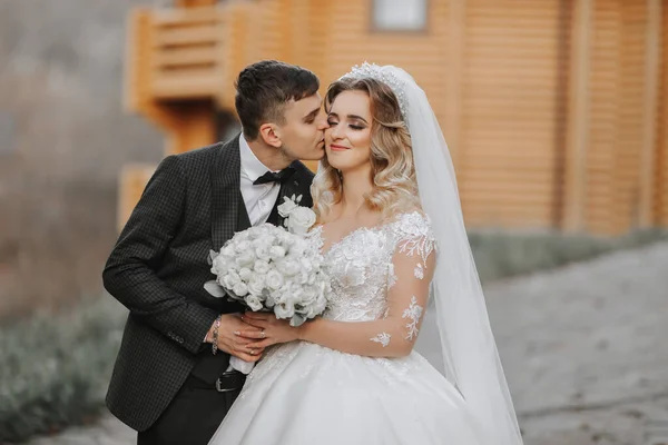 Handsome Groom Charming Bride Together Modern Wooden Houses Park Portrait — Stock Photo, Image