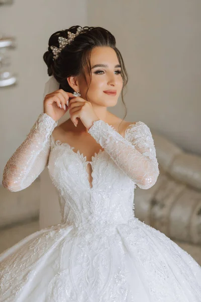 Beautiful Young Bride Getting Dressed Wedding Ceremony Home Brunette Bride — Stock Photo, Image