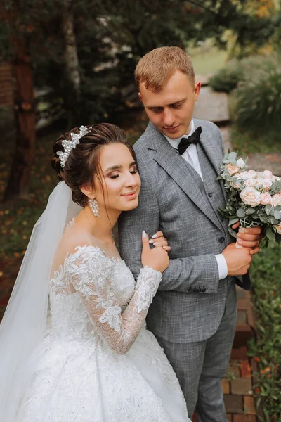 Handsome Groom Charming Bride Together Park Portrait Luxurious Dress Long — Stock Photo, Image