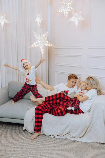 Cheerful Happy Family Identical Pajamas Lying Sofa Children Having Fun — стоковое фото