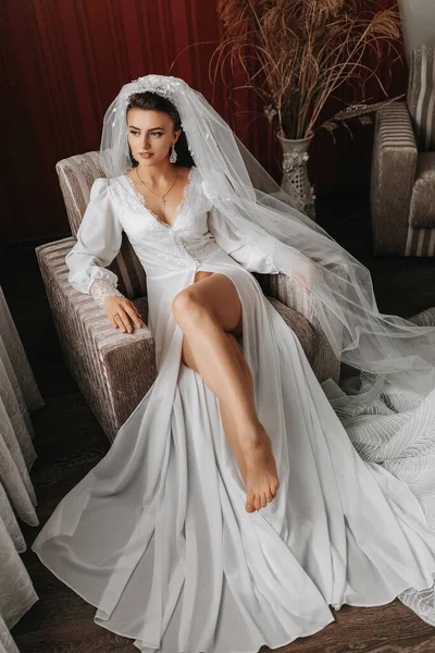 Brunette Bride Sits Chair Her Room Bare Legs White Silk — Stock Photo, Image