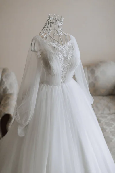 Robe Mariée Luxuriante Sur Mannequin Dans Chambre Mariée — Photo