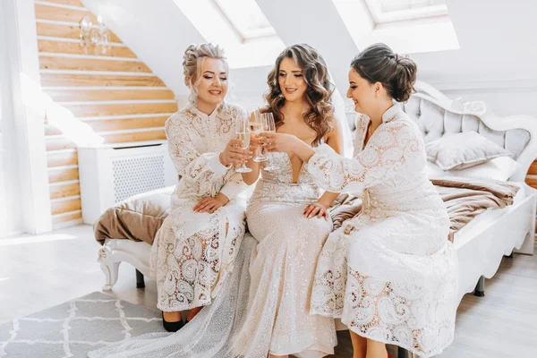 Die Braut Und Ihre Freundinnen Feiern Ihren Hochzeitstag Zimmer Das — Stockfoto