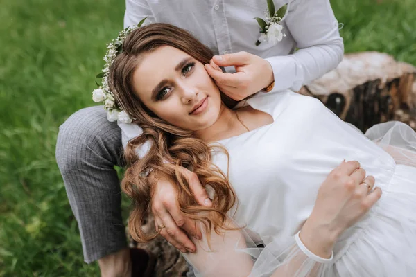 Young Couple Forest Wedding Walk Bride Lies Lap Groom — Stock Photo, Image