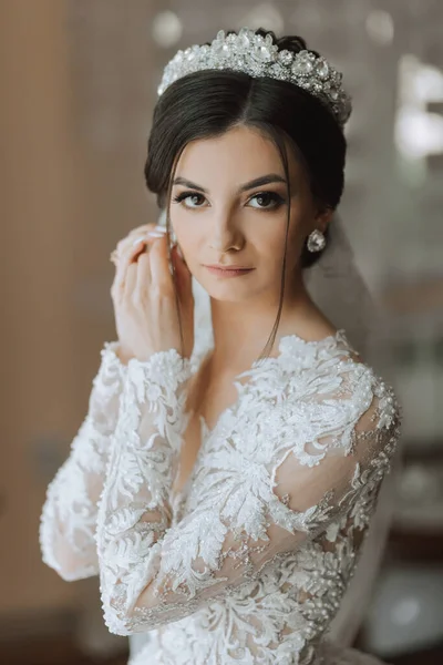 Portrait Beautiful Girl Wedding Dress Crown Her Head Window Natural — Stock Photo, Image