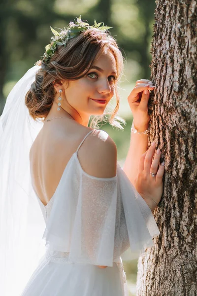 Portrait Beautiful Cute Bride Girl Elegant White Dress Posing Tree — Stock Photo, Image