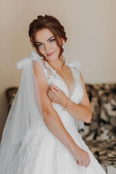 Bride Brown Hair Robe Posing Camera Looking Her Wedding Dress — Stock Photo, Image