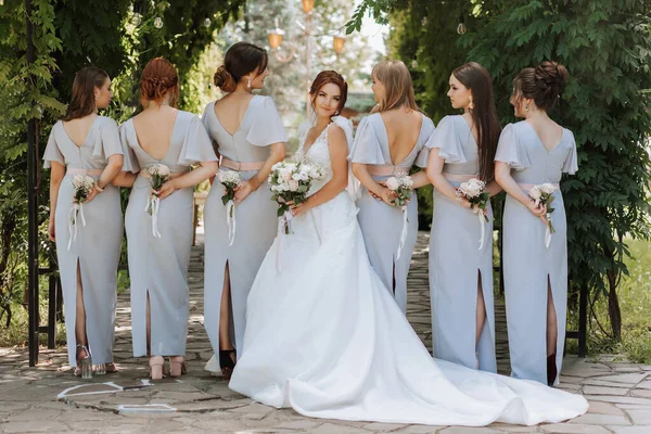 Foto Noiva Damas Honra Com Buquês Casamento Dia Casamento Meninas — Fotografia de Stock