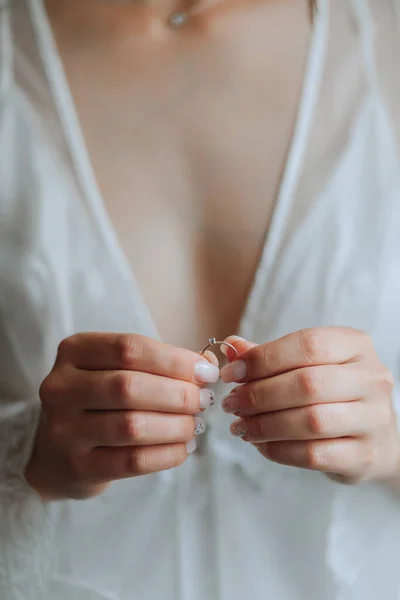 Beautiful Bride White Robe Open Bust Holding Diamond Wedding Ring — Stock Photo, Image
