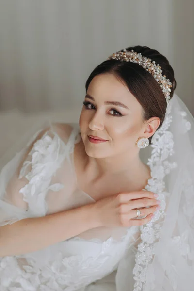 Beautiful Girl Wedding Hairstyle Tiara Her Head Transparent Robe Lying — Stock Photo, Image