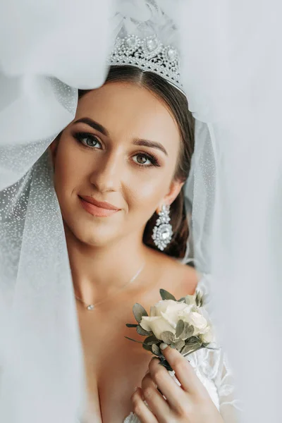 Női Szépség Aranyos Otthon Menyasszony Pózol Fotósnak Egy Elegáns Fehér — Stock Fotó