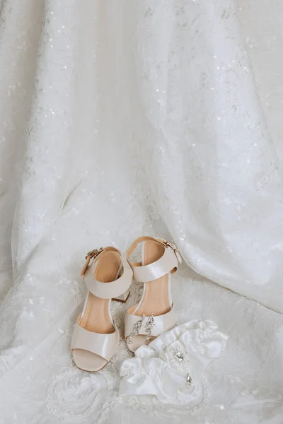 Ιδέα Του Γάμου Παπούτσια Νύφης Και Πέπλο Καλτσοδέτα Της Νύφης — Φωτογραφία Αρχείου