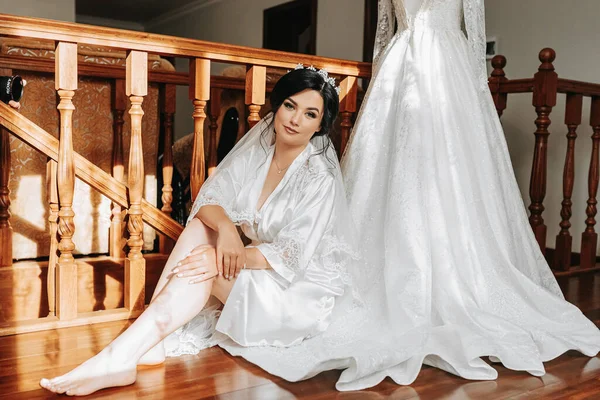 Uma Noiva Feliz Está Preparando Para Seu Casamento Luxo Quarto — Fotografia de Stock