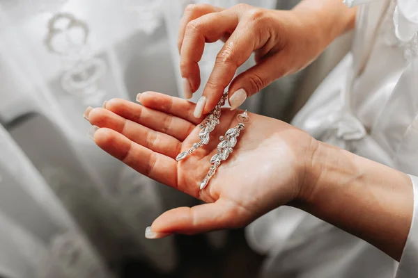 Bride Holds Her Hands Shows Her Earrings Precious Stones Close — Stock Photo, Image