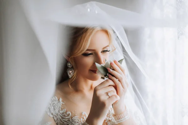 Šťastná Krásná Nevěsta Pod Závojem Zblízka Krásná Nevěsta Profesionální Make — Stock fotografie
