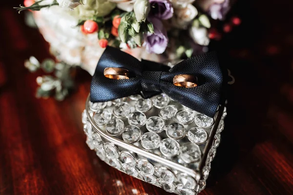 Acessórios Groom Manhã Anéis Casamento Ouro Abotoaduras Camisa Preta Gravata — Fotografia de Stock