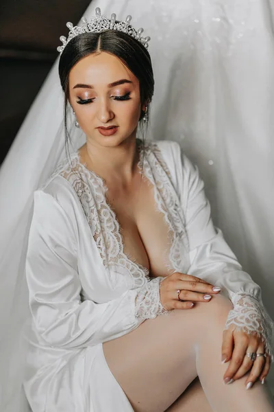 Incredibly Beautiful Bride Morning Satin Robe Tiara Her Head Poses — Stock Photo, Image