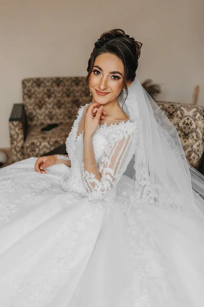 Porträt Der Braut Ihrem Hochzeitskleid Ihrem Zimmer Morgen Der Braut — Stockfoto