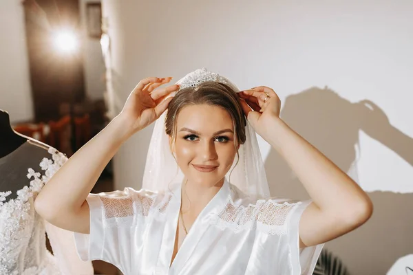 Romantikus Hangulat Menyasszony Reggelén Pizsamában Menyasszony Szobában Felkészülés Menyasszony Reggelére — Stock Fotó