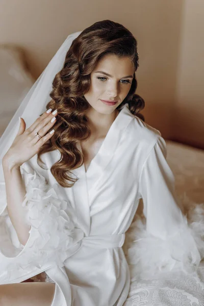Beautiful Young Bride Long Curly Hair Fashionable White Robe Morning — Stock Photo, Image