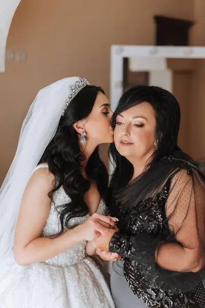 Beautiful Happy Mother Her Daughter Bride Standing Next Each Other — Stock Photo, Image