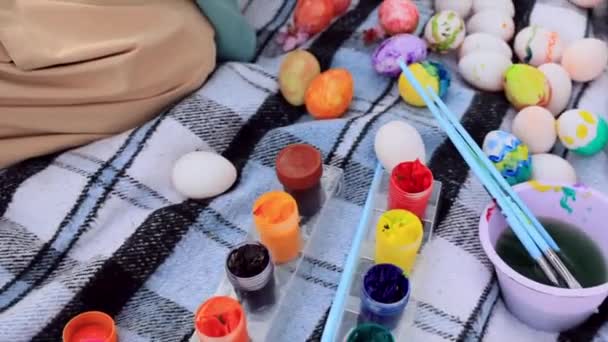 Kolorowanki Pisanki Kolorowymi Farbami Religia Tradycje Wielkanoc Proces Produkcji Ręcznie — Wideo stockowe