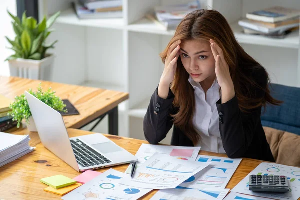 Unavená Vyčerpaná Únava Rozzlobený Obchodní Žena Manažer Účetnictví Advokátní Kanceláře — Stock fotografie