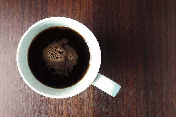 Eine Tasse Kaffee Auf Dem Holztisch Ansicht Von Oben — Stockfoto