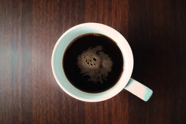 Tahta Masada Bir Fincan Kahve Üstteki Görünüm — Stok fotoğraf