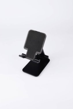 siyah cep telefonu taşıyıcısı beyaz arkaplanda izole edildi