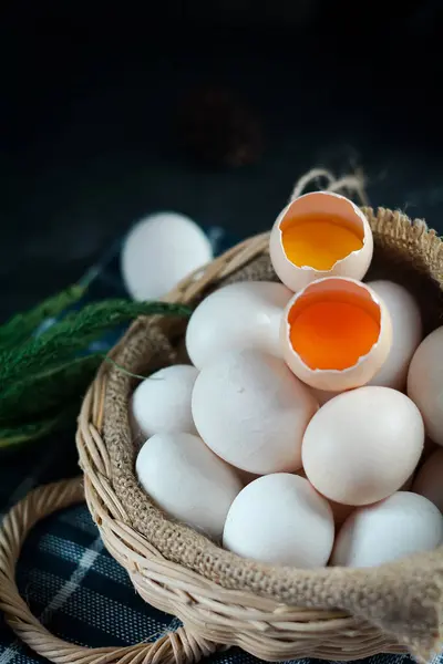 Разница Между Омега Яйца Обычные Яйца Яйца Оранжевым Желтком Содержит — стоковое фото