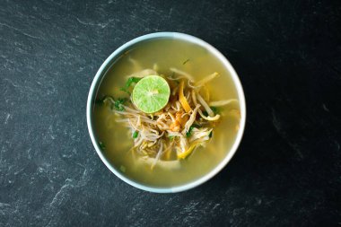 Soto ayam, soto ayam ya da tavuk soto Endonezya 'nın geleneksel yemeğidir. soto ayam kudus.