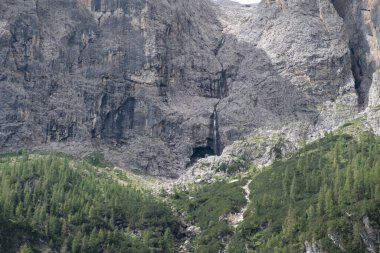 Colfosco yakınlarındaki Sellaronda Manzarası - Cascate Piscandul