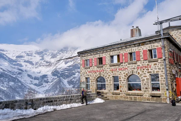 stock image Canton Graubunden, Switzerland : Landscape in Alp Grum train station (Bernina express) during winter season, swiss alps in backgroud
