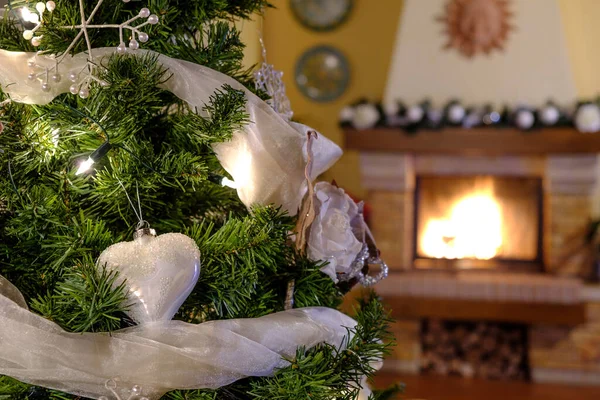 Dezembro 2020 Milão Itália Uma Árvore Natal Iluminada Com Chaminé — Fotografia de Stock