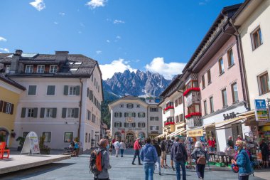 San Candido (Innichen) Baranci Dağı ile Dolomitler, Güney Tyrol, İtalya