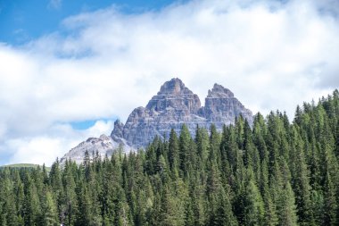 Tre Cime di Lavaredo Dolomites, İtalya Yaz aylarında gölde Misurina Dan Panorama görünümünü