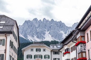 San Candido (Innichen) Baranci Dağı ile Dolomitler, Güney Tyrol, İtalya